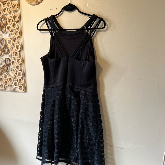 Guess Los Angeles size 10 mid length skater / open back polyester dress… - Picture 7 of 10